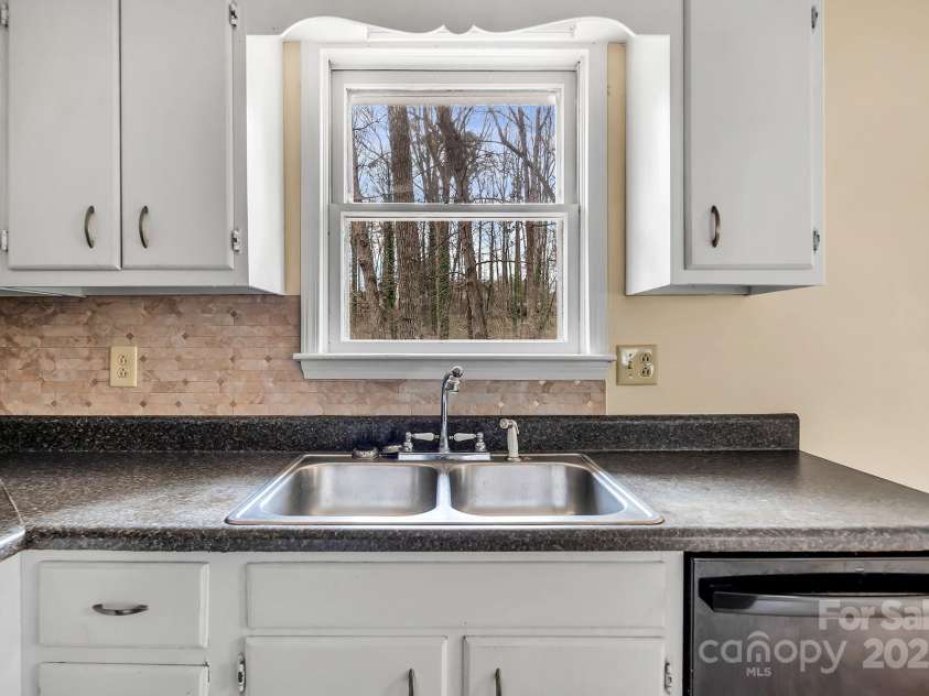 1418 Nottingham Road, Kannapolis, NC 28081.  MLS# CAR4212460, YatesRealty ID 2192. 