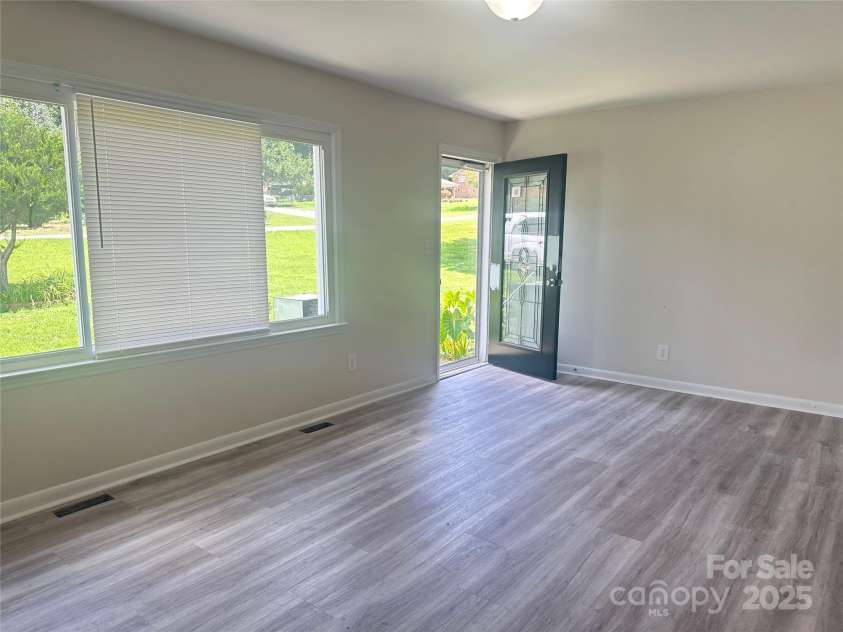 2021 Hollandale Drive, Gastonia, NC 28054.  MLS# CAR4310613, YatesRealty ID 2192. Living room