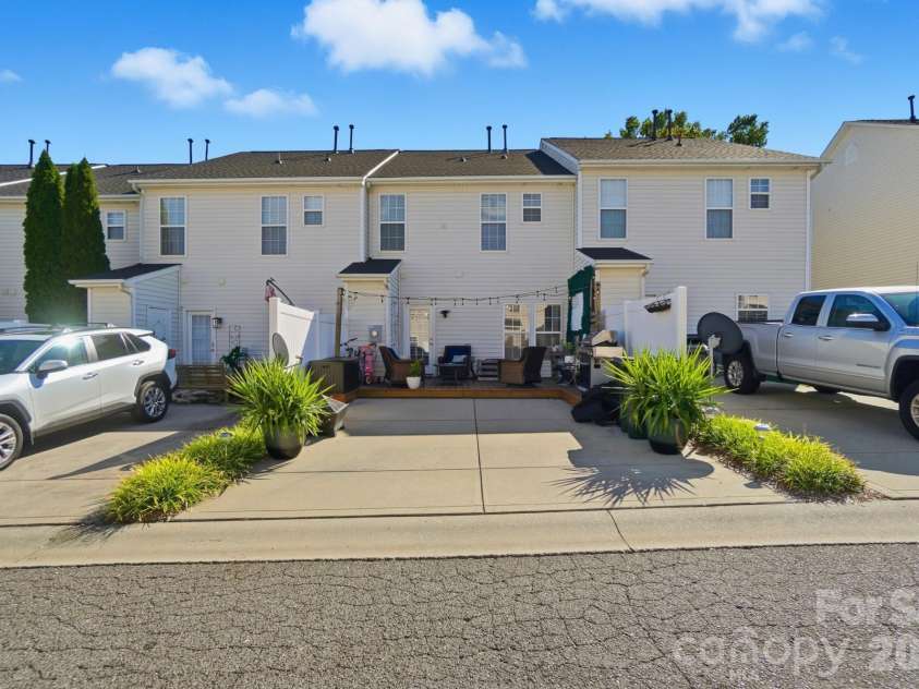 837 Dillard Road, Rock Hill, SC 29730.  MLS# CAR4315244, YatesRealty ID 2192. Parking