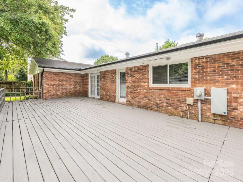 7416 Quail Ridge Drive, Charlotte, NC 28226.  MLS# CAR4270976, YatesRealty ID 21920. Back Deck