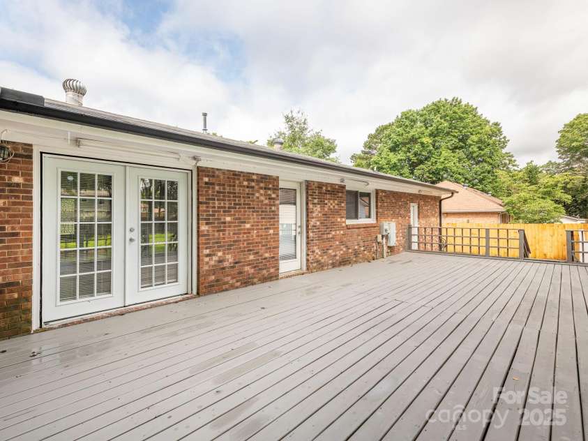 7416 Quail Ridge Drive, Charlotte, NC 28226.  MLS# CAR4270976, YatesRealty ID 21920. Back Deck