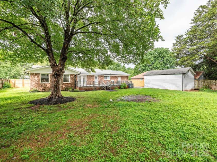 7416 Quail Ridge Drive, Charlotte, NC 28226.  MLS# CAR4270976, YatesRealty ID 21920. Backyard & Detached Garage
