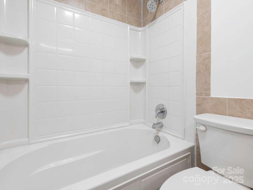 7416 Quail Ridge Drive, Charlotte, NC 28226.  MLS# CAR4270976, YatesRealty ID 21920. Bathroom 2