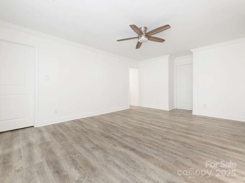 7416 Quail Ridge Drive, Charlotte, NC 28226.  MLS# CAR4270976, YatesRealty ID 21920. Family Room