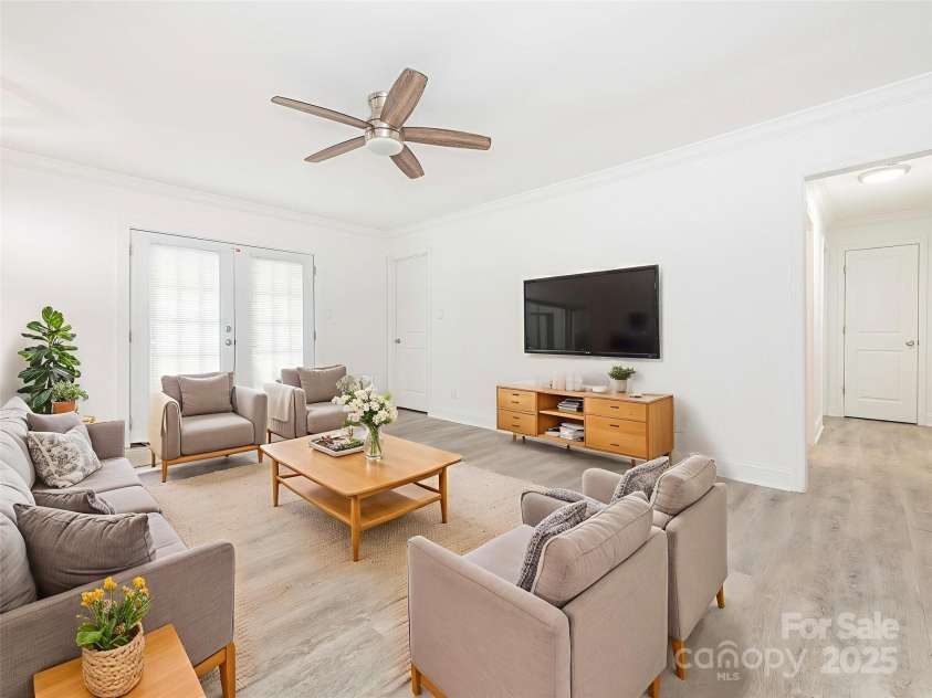 7416 Quail Ridge Drive, Charlotte, NC 28226.  MLS# CAR4270976, YatesRealty ID 21920. Family Room *Virtually Staged*