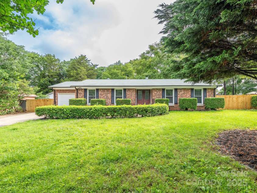 7416 Quail Ridge Drive, Charlotte, NC 28226.  MLS# CAR4270976, YatesRealty ID 21920. Front Exterior