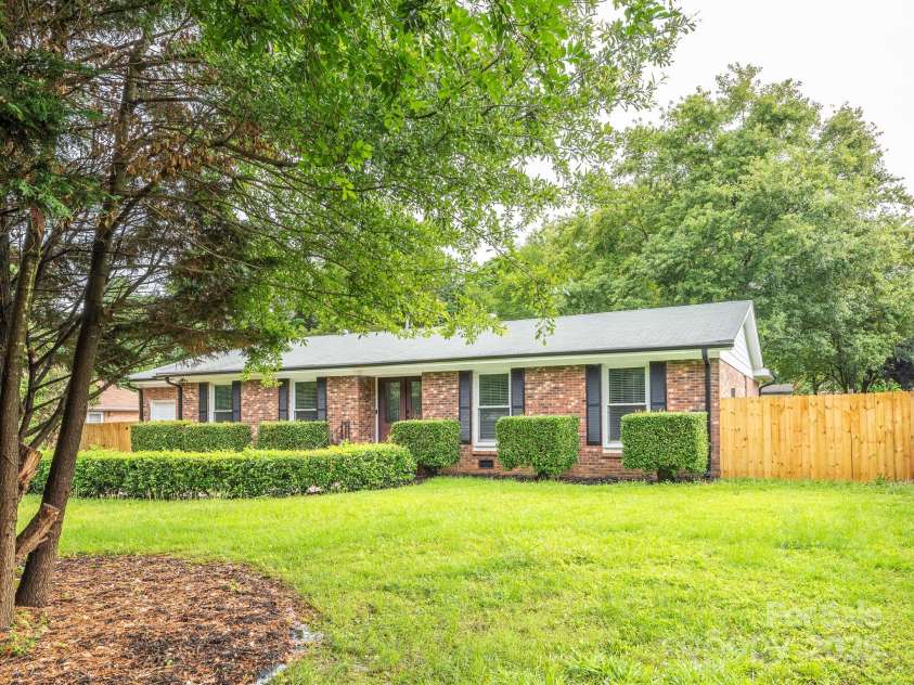 7416 Quail Ridge Drive, Charlotte, NC 28226.  MLS# CAR4270976, YatesRealty ID 21920. Front Exterior