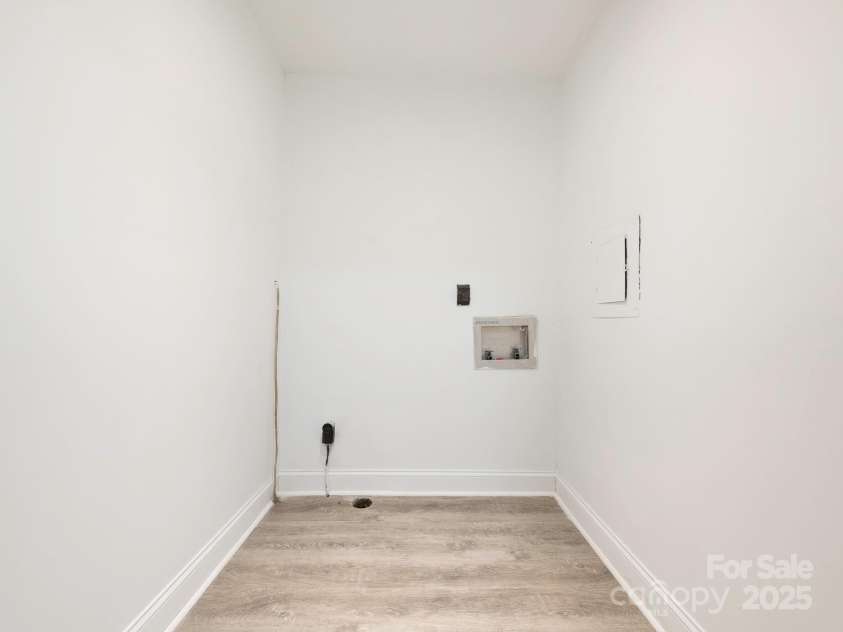 7416 Quail Ridge Drive, Charlotte, NC 28226.  MLS# CAR4270976, YatesRealty ID 21920. Laundry Room