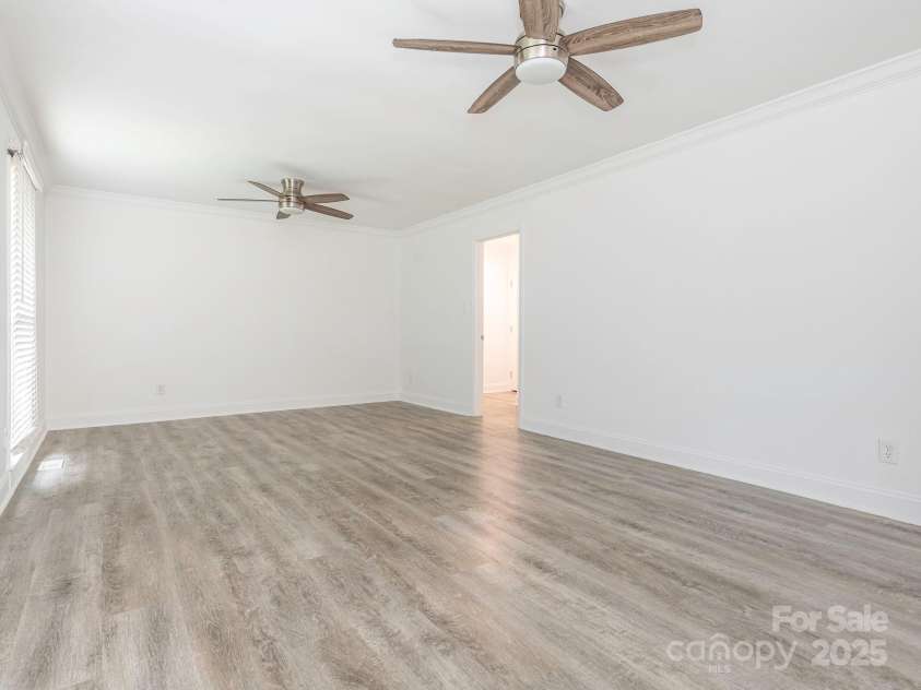 7416 Quail Ridge Drive, Charlotte, NC 28226.  MLS# CAR4270976, YatesRealty ID 21920. Living Room