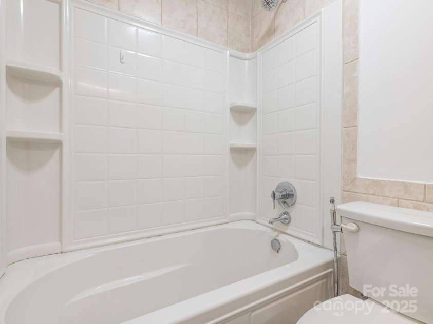 7416 Quail Ridge Drive, Charlotte, NC 28226.  MLS# CAR4270976, YatesRealty ID 21920. Primary Bathroom