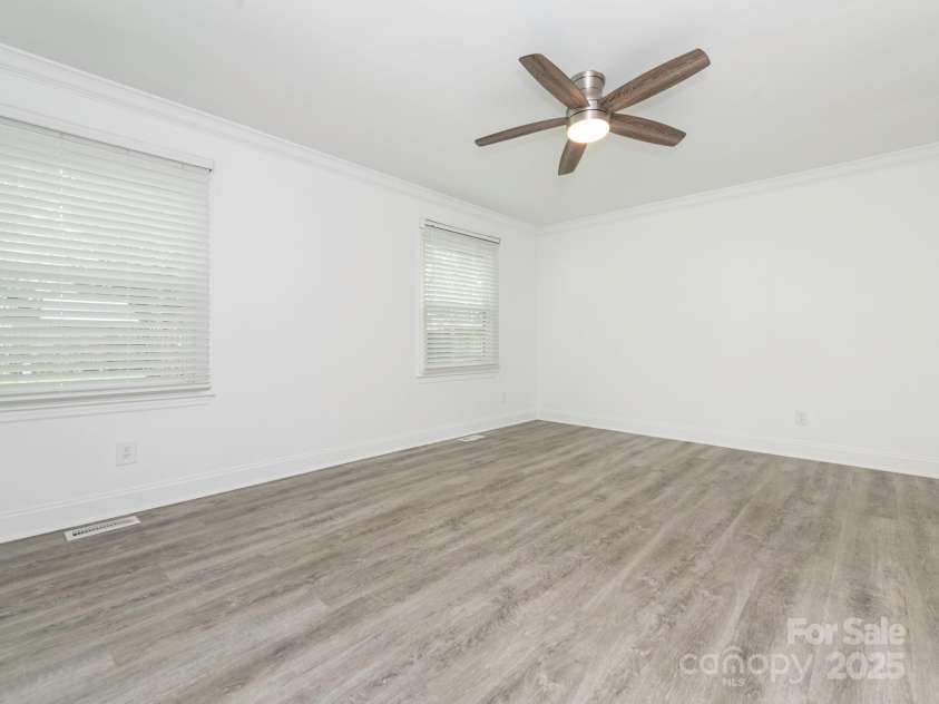 7416 Quail Ridge Drive, Charlotte, NC 28226.  MLS# CAR4270976, YatesRealty ID 21920. Primary Bedroom