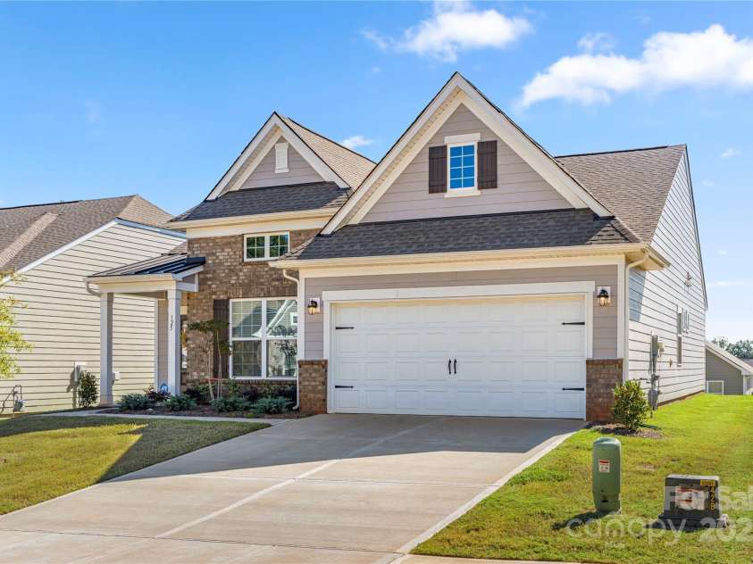 125 White Apple Way, Statesville, NC 28625.  MLS# CAR4270733, YatesRealty ID 21922. 