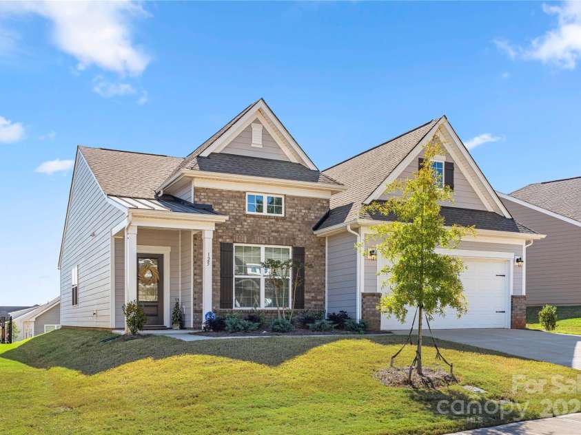 125 White Apple Way, Statesville, NC 28625.  MLS# CAR4270733, YatesRealty ID 21922. 