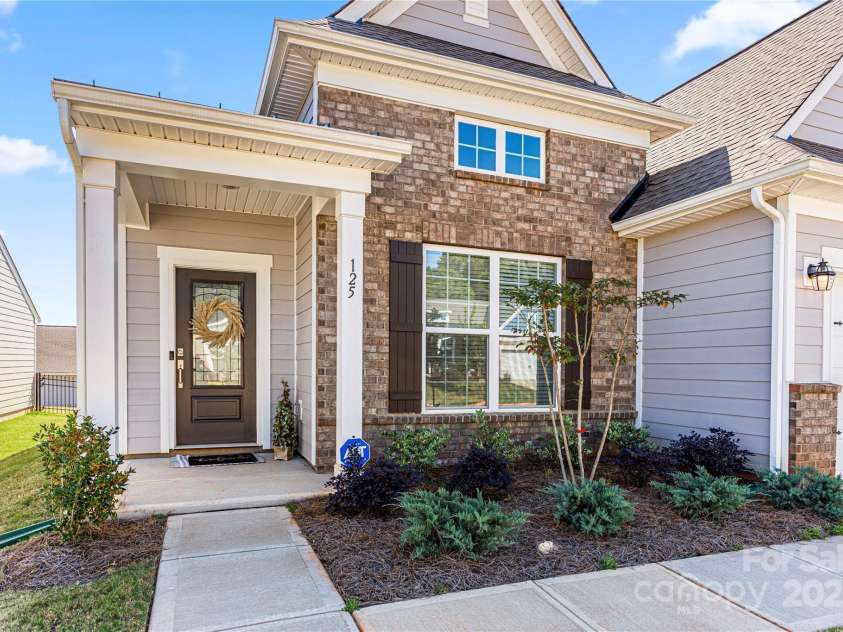 125 White Apple Way, Statesville, NC 28625.  MLS# CAR4270733, YatesRealty ID 21922. 