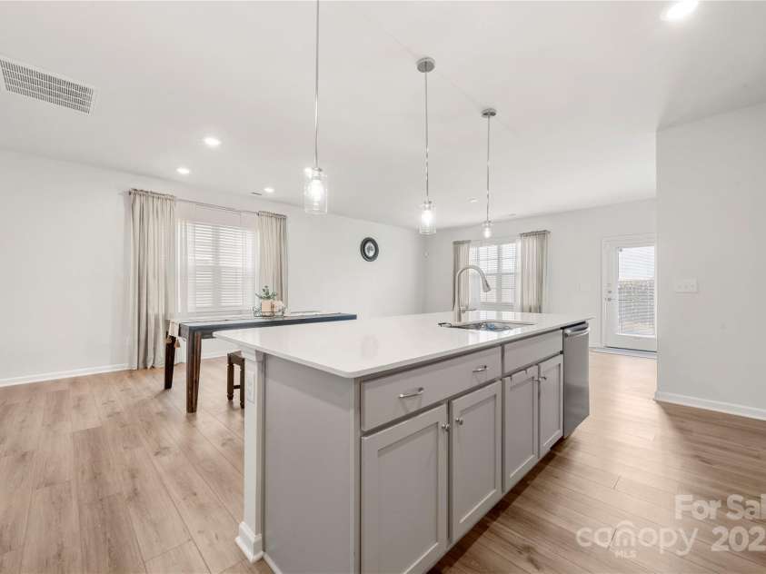 125 White Apple Way, Statesville, NC 28625.  MLS# CAR4270733, YatesRealty ID 21922. 