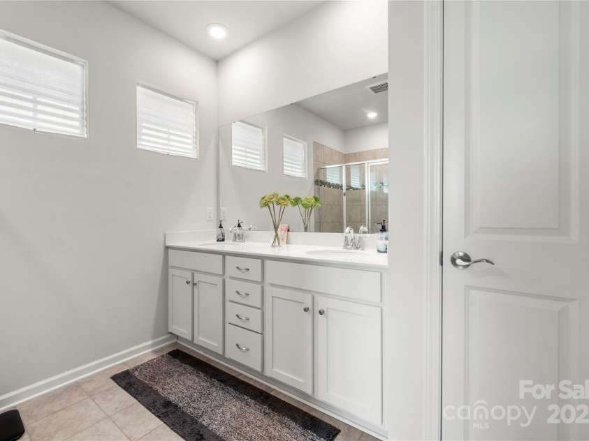 125 White Apple Way, Statesville, NC 28625.  MLS# CAR4270733, YatesRealty ID 21922. 