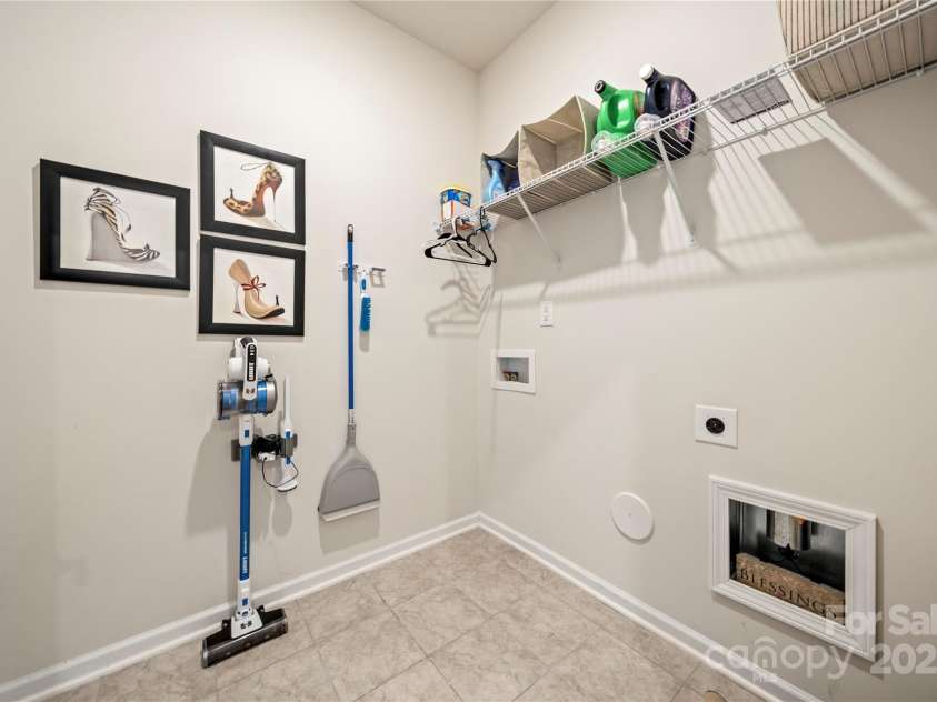 125 White Apple Way, Statesville, NC 28625.  MLS# CAR4270733, YatesRealty ID 21922. 