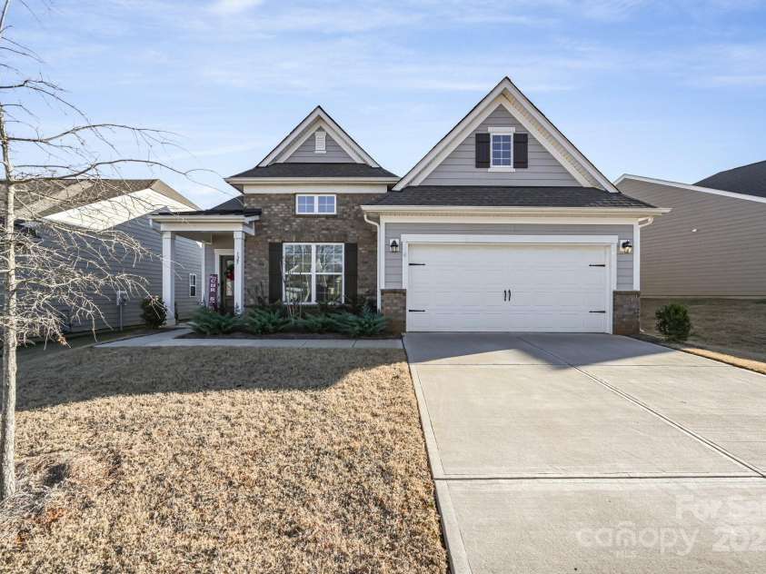 125 White Apple Way, Statesville, NC 28625.  MLS# CAR4329782, YatesRealty ID 21922. 