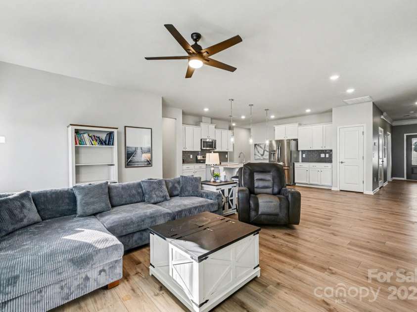 125 White Apple Way, Statesville, NC 28625.  MLS# CAR4329782, YatesRealty ID 21922. 