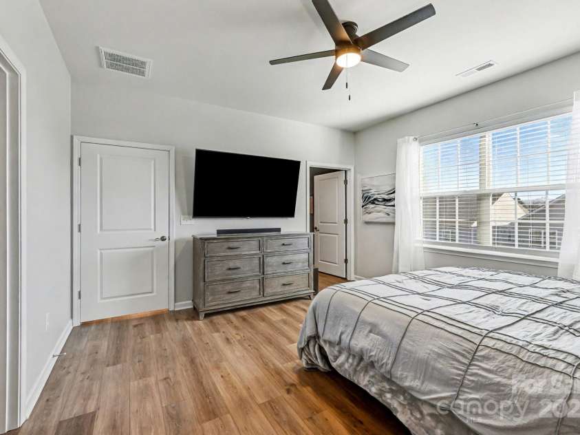 125 White Apple Way, Statesville, NC 28625.  MLS# CAR4329782, YatesRealty ID 21922. 