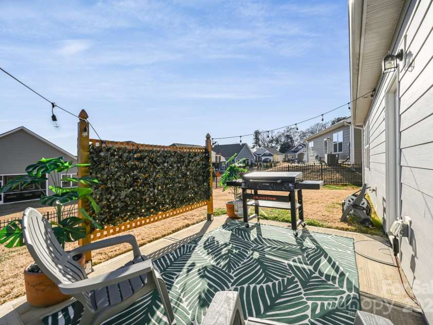 125 White Apple Way, Statesville, NC 28625.  MLS# CAR4329782, YatesRealty ID 21922. 