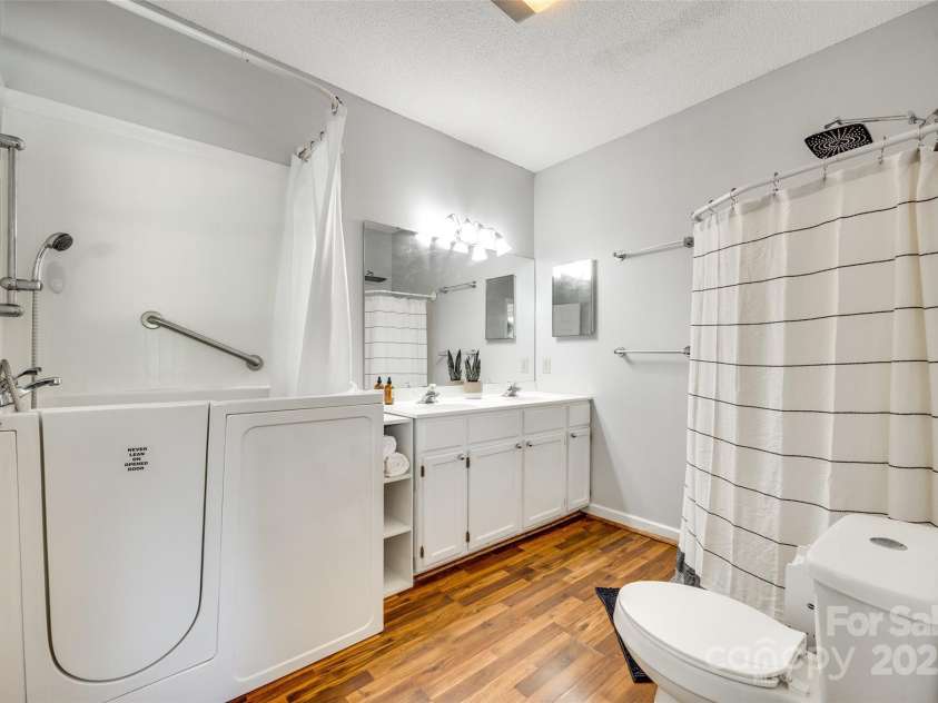 675 Ormand Road, York, SC 29745.  MLS# CAR4272867, YatesRealty ID 21923. Bathroom- apartment wing with shower and handicapped shower/ bathtub