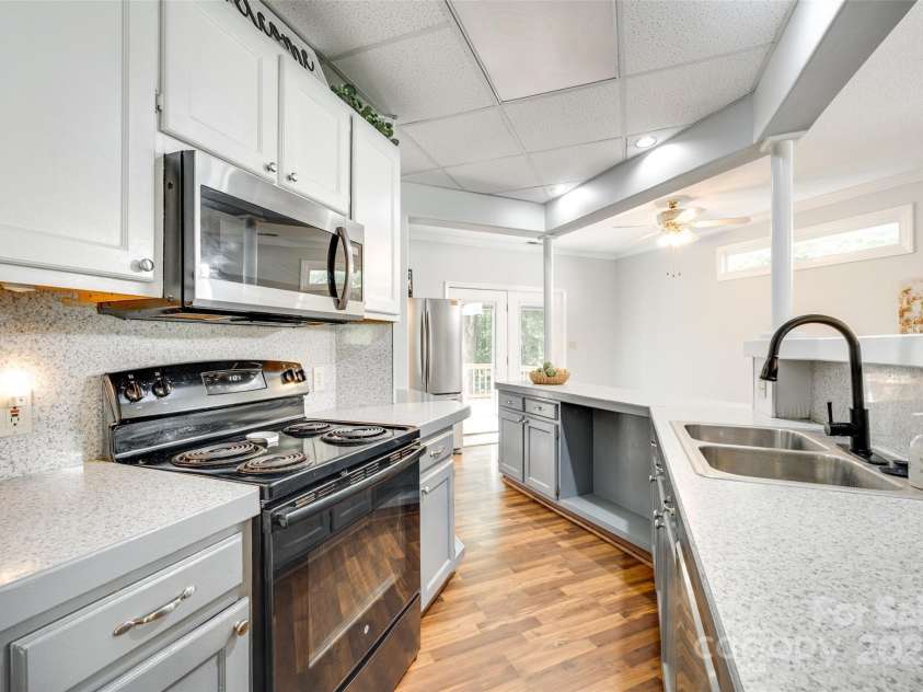 675 Ormand Road, York, SC 29745.  MLS# CAR4272867, YatesRealty ID 21923. Kitchen- apartment wing