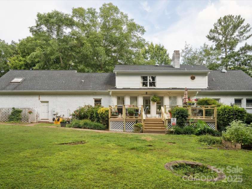 2032 Greenbrook Parkway, Matthews, NC 28104.  MLS# CAR4270703, YatesRealty ID 21924. 