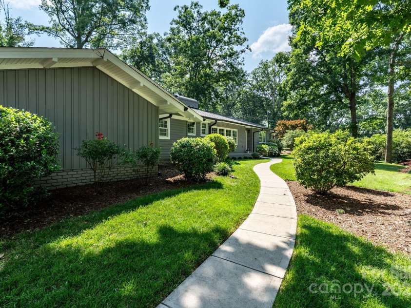 1035 15th Avenue, Hickory, NC 28601.  MLS# CAR4264023, YatesRealty ID 21925. 