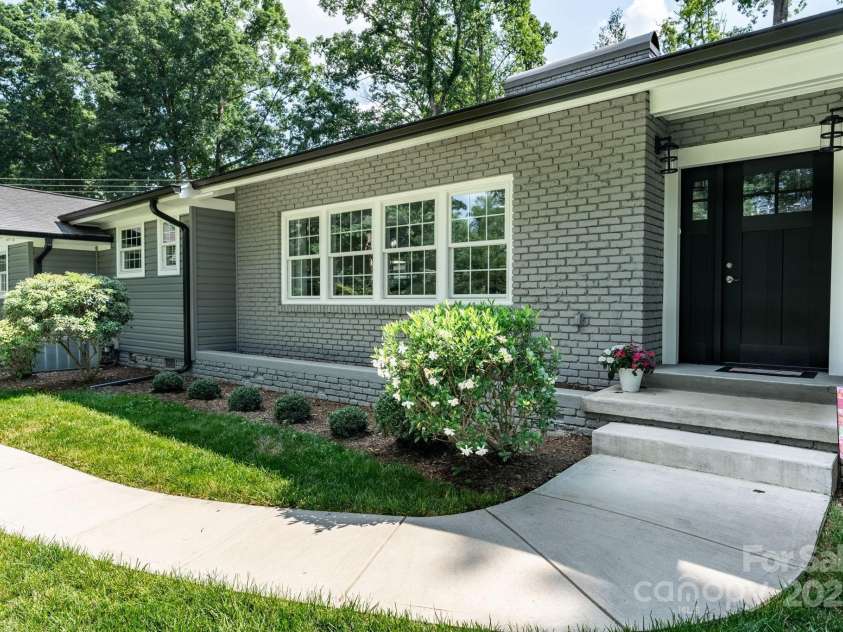 1035 15th Avenue, Hickory, NC 28601.  MLS# CAR4264023, YatesRealty ID 21925. 