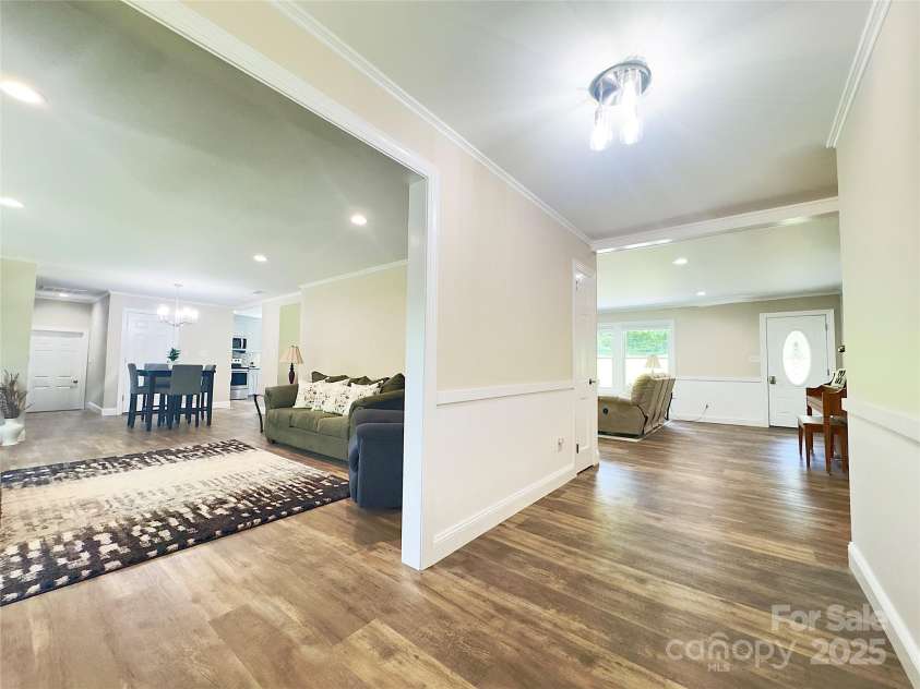 1035 15th Avenue, Hickory, NC 28601.  MLS# CAR4264023, YatesRealty ID 21925. 