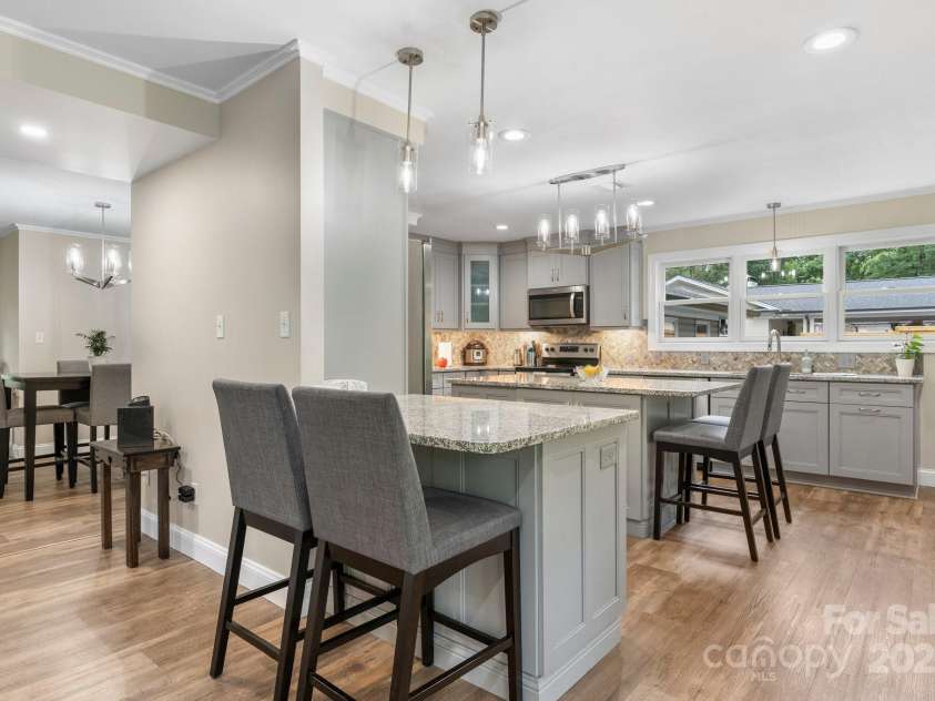 1035 15th Avenue, Hickory, NC 28601.  MLS# CAR4264023, YatesRealty ID 21925. 