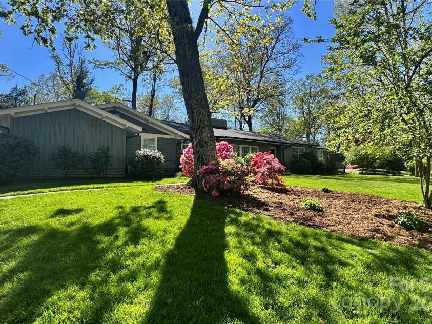 1035 15th Avenue, Hickory, NC 28601.  MLS# CAR4264023, YatesRealty ID 21925. 