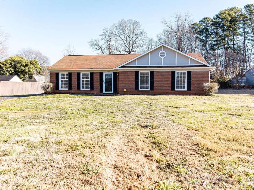 2220 Gaines Avenue, Gastonia, NC 28054.  MLS# CAR4336919, YatesRealty ID 21925. 