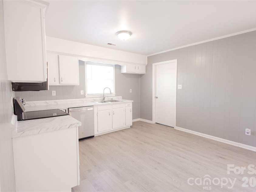 2220 Gaines Avenue, Gastonia, NC 28054.  MLS# CAR4336919, YatesRealty ID 21925. Kitchen-2
