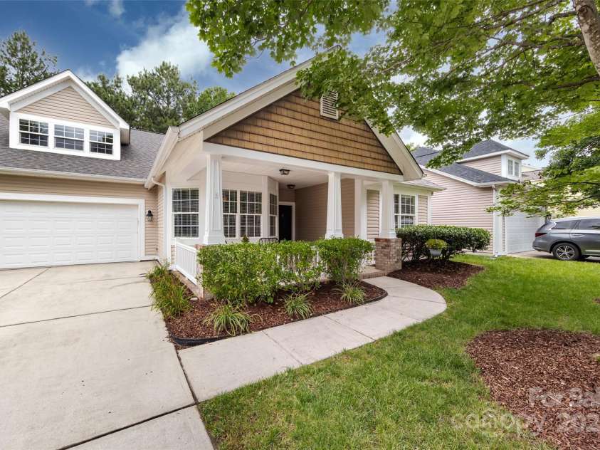1040 Stonedown Lane, Matthews, NC 28104.  MLS# CAR4271671, YatesRealty ID 21926. 