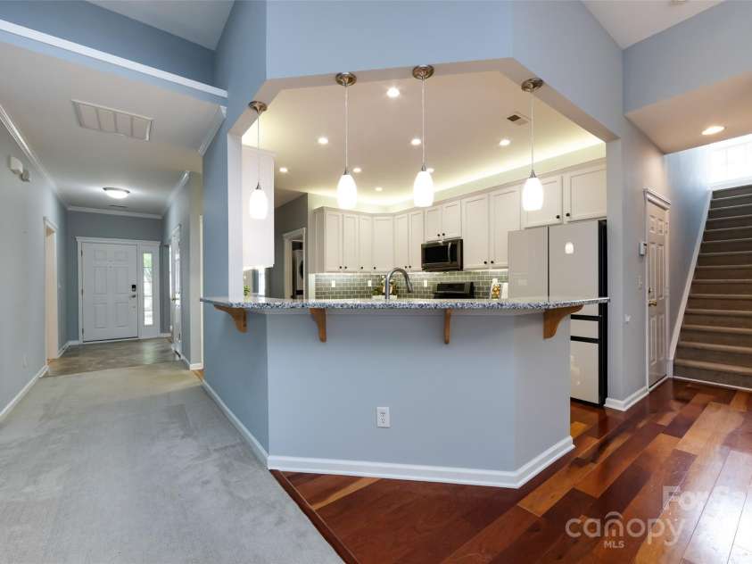 1040 Stonedown Lane, Matthews, NC 28104.  MLS# CAR4271671, YatesRealty ID 21926. 