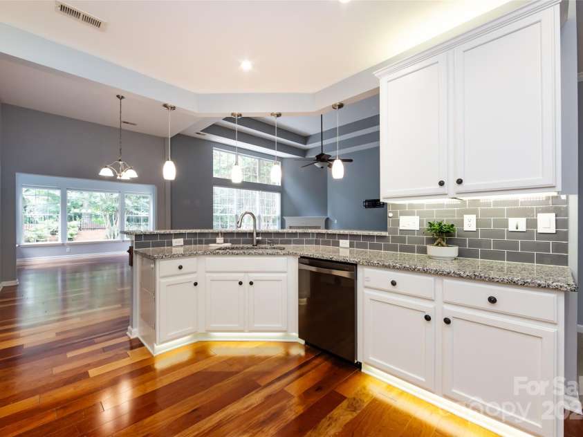 1040 Stonedown Lane, Matthews, NC 28104.  MLS# CAR4271671, YatesRealty ID 21926. 