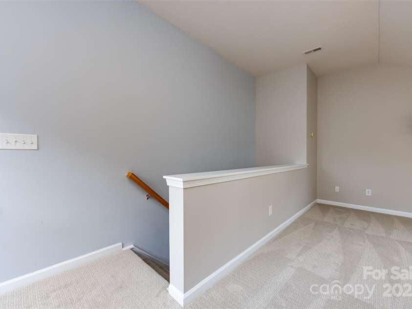 1040 Stonedown Lane, Matthews, NC 28104.  MLS# CAR4271671, YatesRealty ID 21926. 