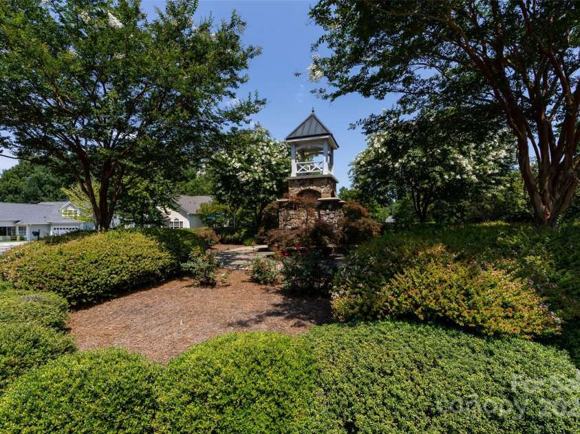 1040 Stonedown Lane, Matthews, NC 28104.  MLS# CAR4271671, YatesRealty ID 21926. Community Entrance