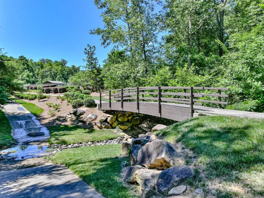 1040 Stonedown Lane, Matthews, NC 28104.  MLS# CAR4271671, YatesRealty ID 21926. Dogpark