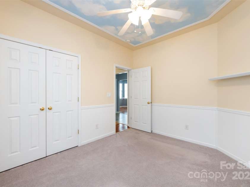 1040 Stonedown Lane, Matthews, NC 28104.  MLS# CAR4271671, YatesRealty ID 21926. Middle Guest Room