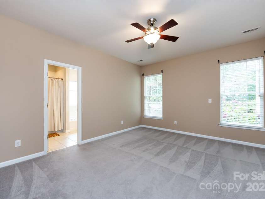1040 Stonedown Lane, Matthews, NC 28104.  MLS# CAR4271671, YatesRealty ID 21926. Primary Suite