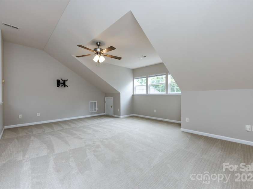 1040 Stonedown Lane, Matthews, NC 28104.  MLS# CAR4271671, YatesRealty ID 21926. So many options for this large loft space