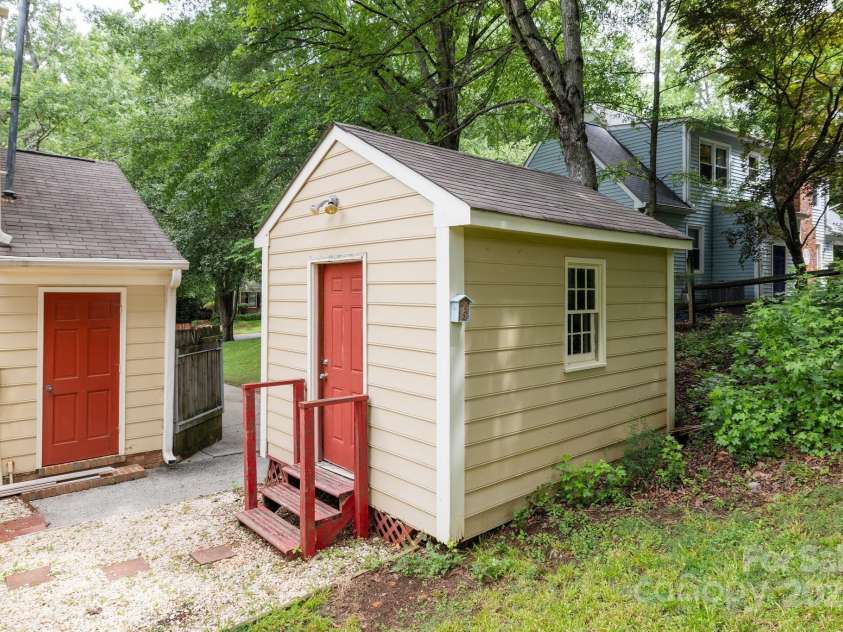 906 Wishing Well Lane, Charlotte, NC 28270.  MLS# CAR4269640, YatesRealty ID 21928. 