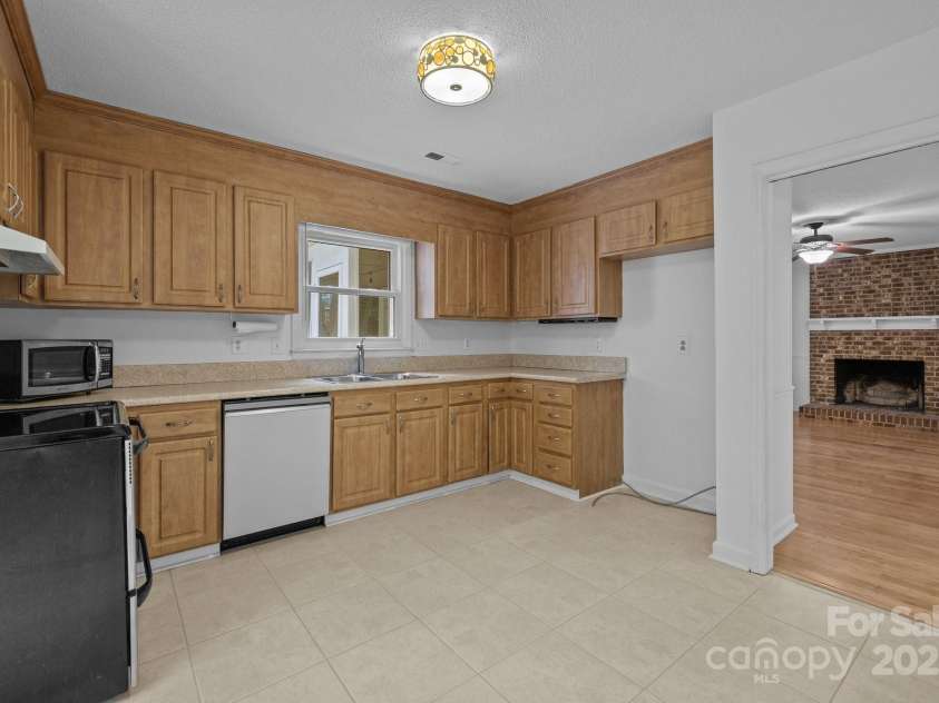 906 Wishing Well Lane, Charlotte, NC 28270.  MLS# CAR4269640, YatesRealty ID 21928. 