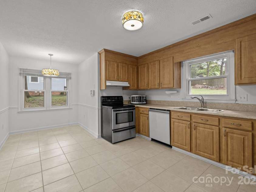 906 Wishing Well Lane, Charlotte, NC 28270.  MLS# CAR4269640, YatesRealty ID 21928. 