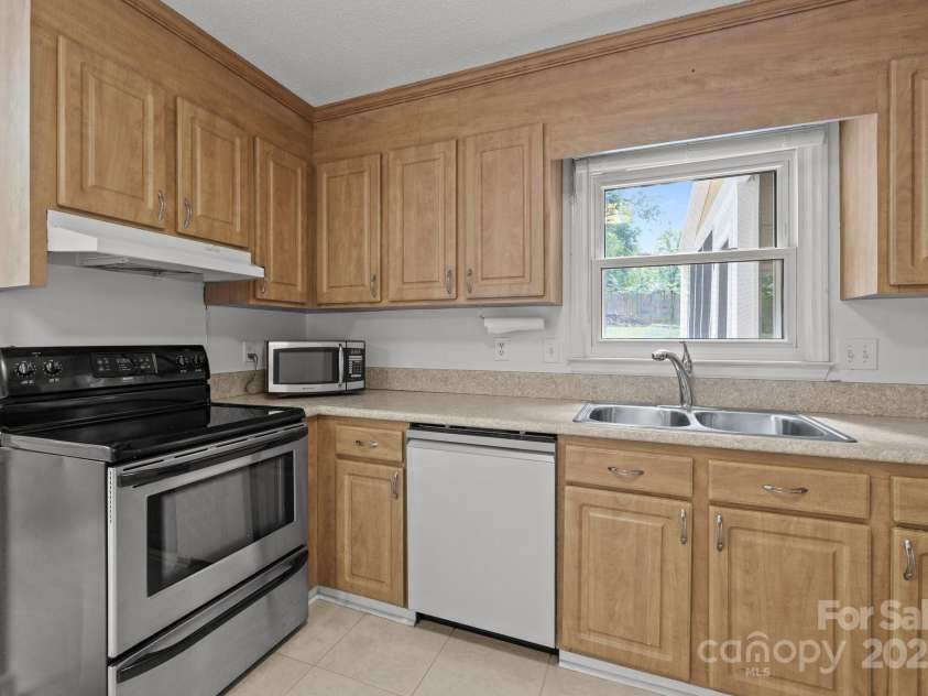 906 Wishing Well Lane, Charlotte, NC 28270.  MLS# CAR4269640, YatesRealty ID 21928. 
