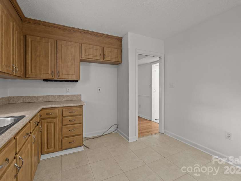 906 Wishing Well Lane, Charlotte, NC 28270.  MLS# CAR4269640, YatesRealty ID 21928. 