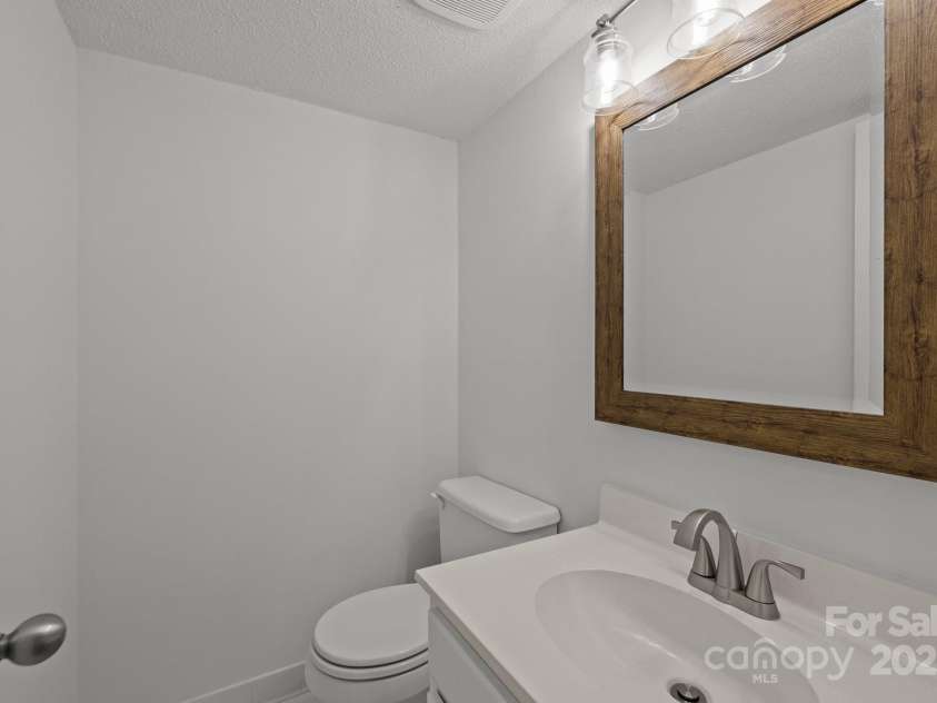 906 Wishing Well Lane, Charlotte, NC 28270.  MLS# CAR4269640, YatesRealty ID 21928. Downstairs half bathroom